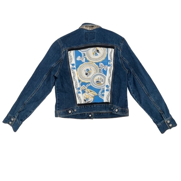 Levi’s Embellished Jean Jacket Size Small Women’s - Picture 3 of 6
